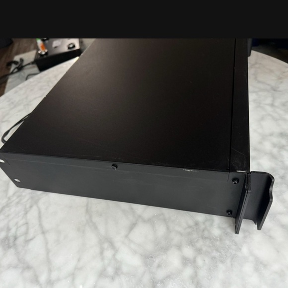 Crown Episode CDi 1000 2 Channels LCD Screen Power Amplifier “Pre Owned” - Picture 6 of 8